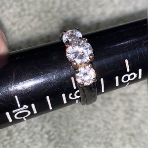 🌻3 stone cz Ring